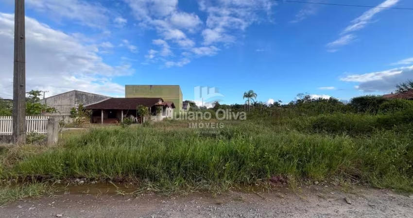 Terreno à 800m da praia, na Barra do Saí