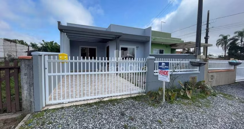 Casa à Venda na Barra do Saí