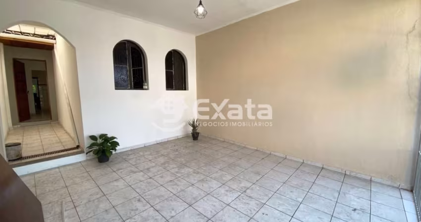 Casa padrão com 3 dormitórios e 2 vagas no Centro de Sorocaba