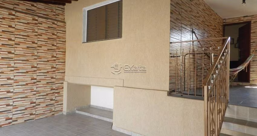 Casa com edícula para venda na Vila Hortência
