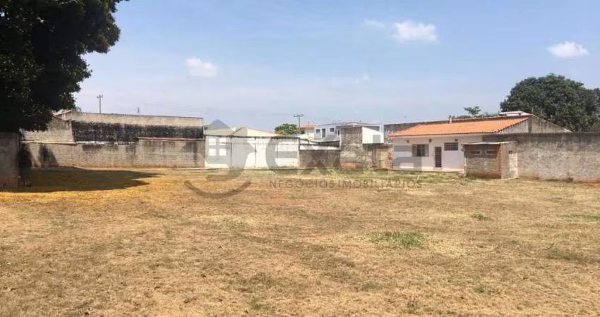Vende-se área no Jardim Simus