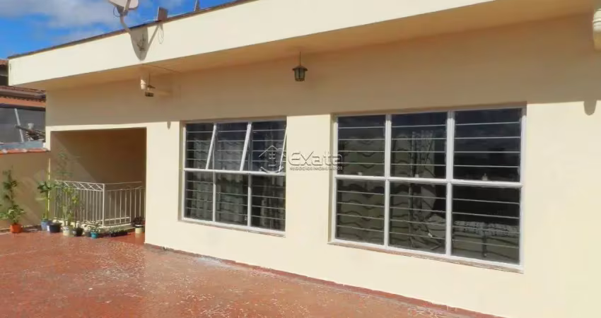 Casa com salão para venda na Vila Jardini