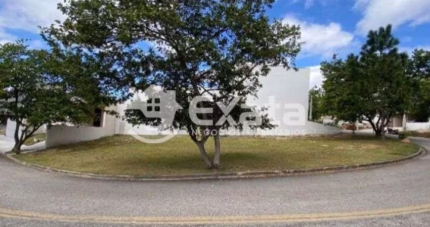 Terreno de esquina com 441,69m² pronto para construir no Condomínio Residencial Renaissance!