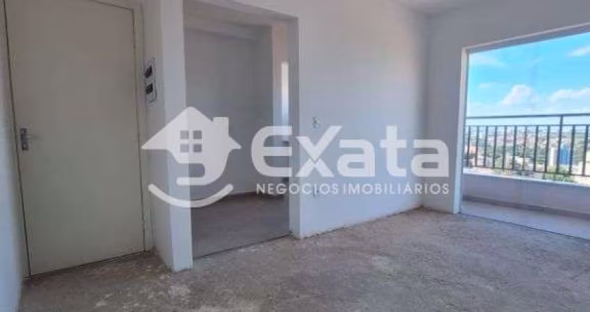 Apartamento amplo com sacada - Zona Oeste