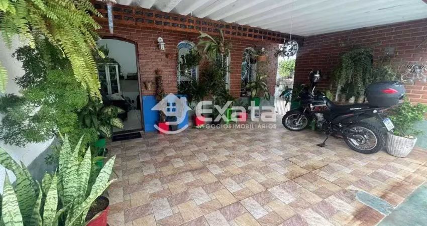 Casa à venda estilo Villagio no bairro Jardim Simus em Sorocaba, com 3 dormitórios e 6 garagens