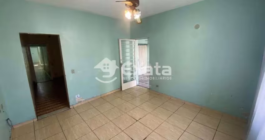 Casa padrao com 3 dormitorios e amplo espaco de garagem na vila carvalho - sorocaba