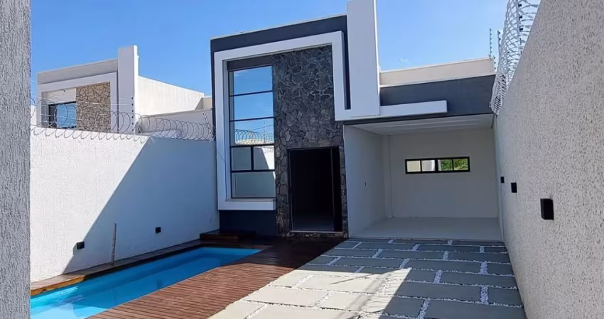 CASA COM PISCINA E BEM BONITA