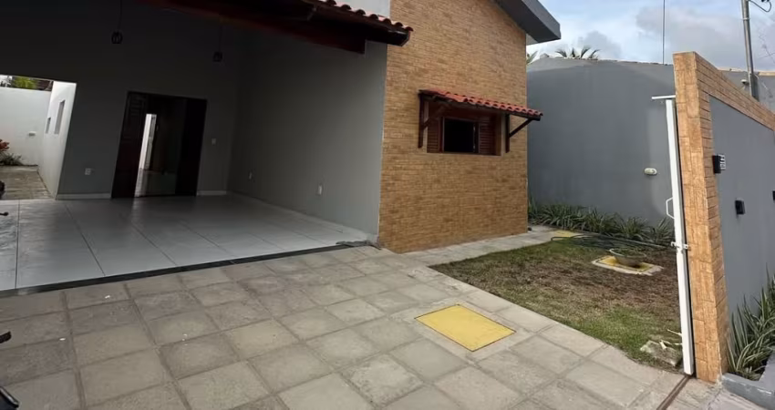 Linda casa com box, espaçosa e aconchegante