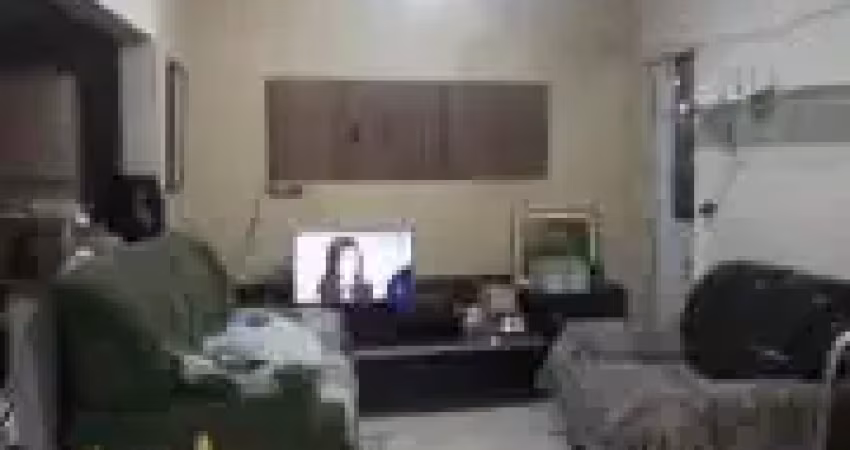 Casa 2 dormitórios com quintal - bairro vila iolanda - são vicente
