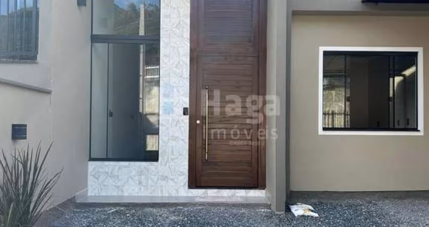 Casa baixa geminada à venda no bairro Cedrinho em Brusque/SC