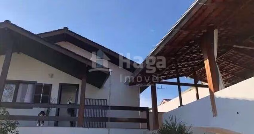 Sobrado à venda no bairro Dom Joaquim em Brusque/SC