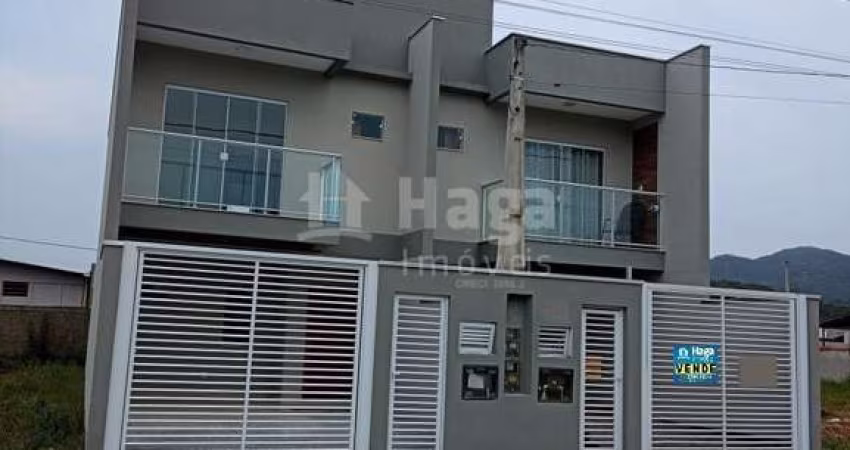Sobrado geminado à venda no bairro Centro em Ilhota/SC