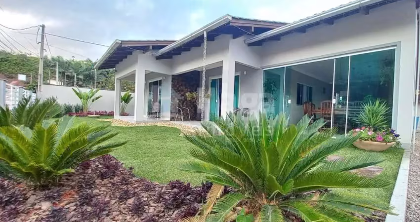 Casa com galpão à venda no bairro Barracão em Gaspar/SC