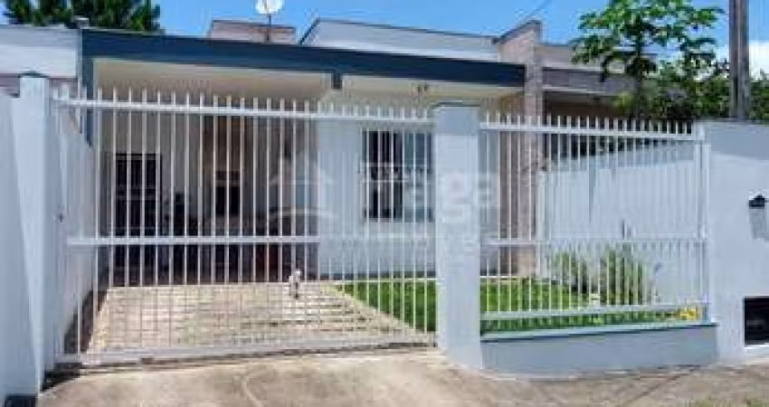 Casa a venda no bairro Itacolomi em Balneário Piçarras/SC