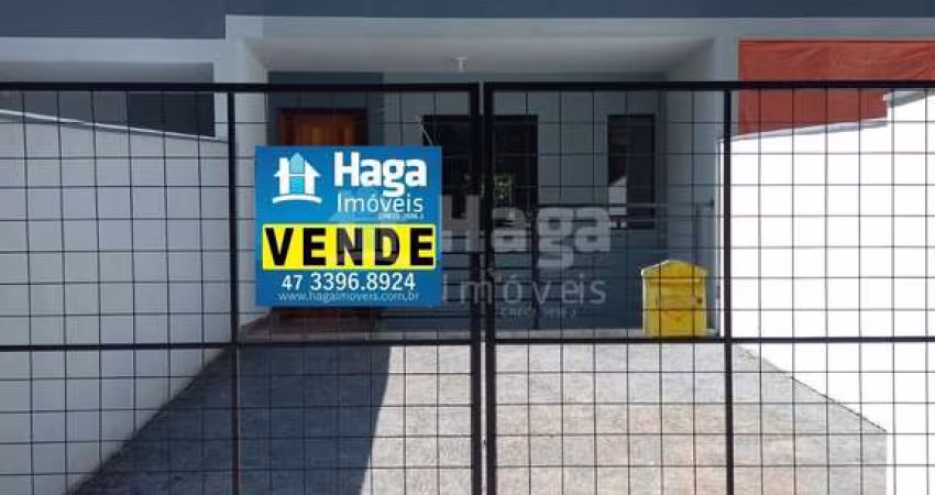 Sobrado geminado à venda no bairro Rio Branco em Brusque/SC