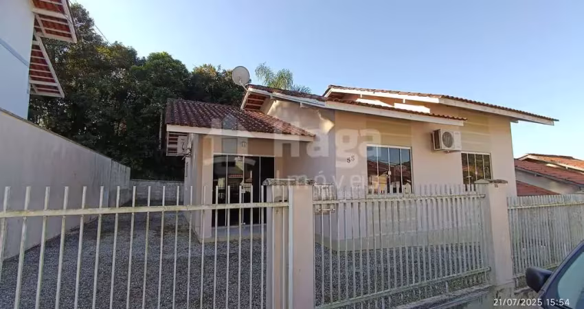Casa semi mobiliada á venda no bairro paquetá em brusque/sc