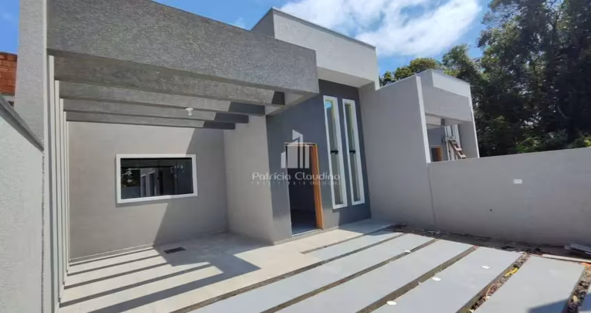 Casa nova com piscina, 03 quartos ( 01 deles suite) 400 metros da praia!