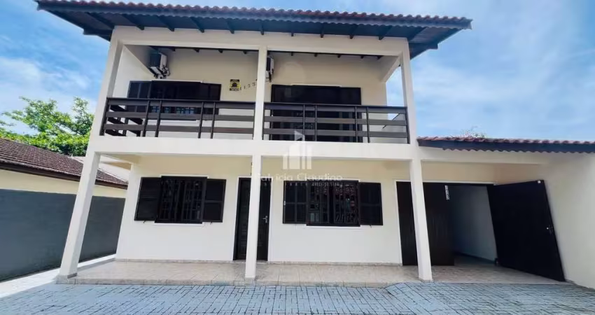 Excelente sobrado com 03 quartos (01 suíte) á 350 metros da praia na barra do sai