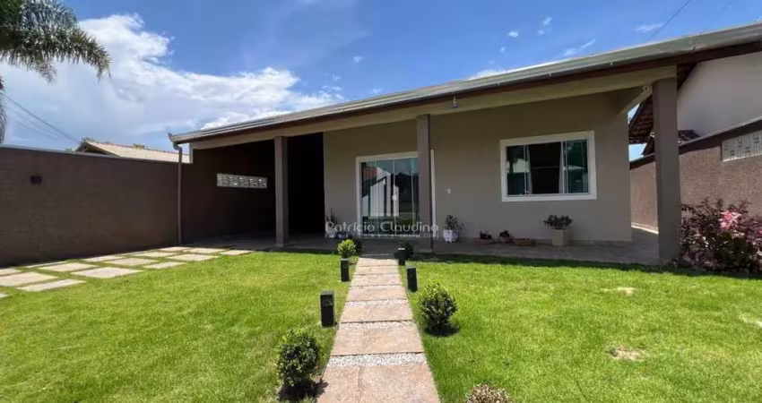 Excelente casa com amplo espaço de terreno, apenas 300m do mar!