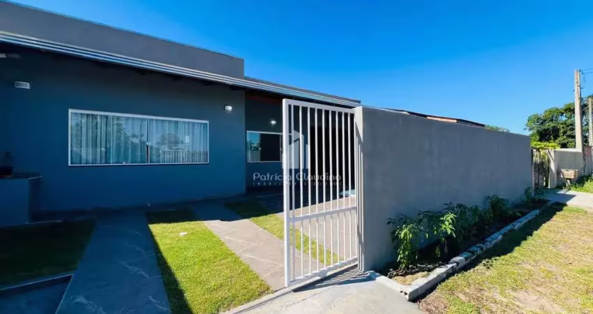 Casa com piscina e  03 dormitórios (sendo 01 suíte)