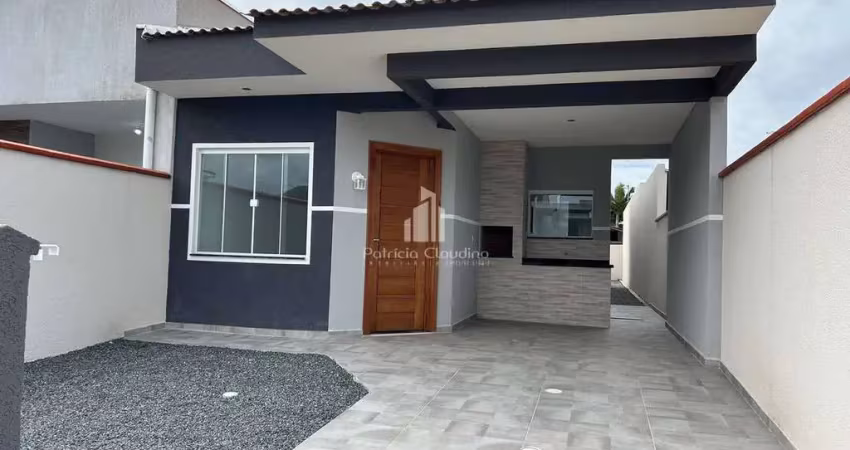 Excelente Casa Com 03 Dormitórios (01 Suíte) Com Amplo Espaço De Terreno!