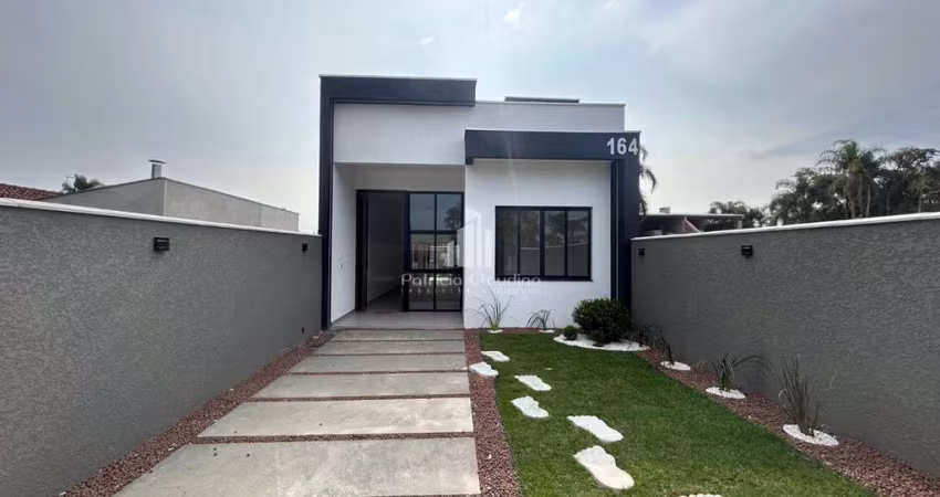 Casa com 03 dormitórios + Amplo  Terreno medindo 180m² na Barra do Saí!