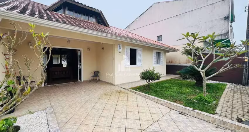 Excelente casa com 341,20m² em um terreno de 720m² - 100m da praia!