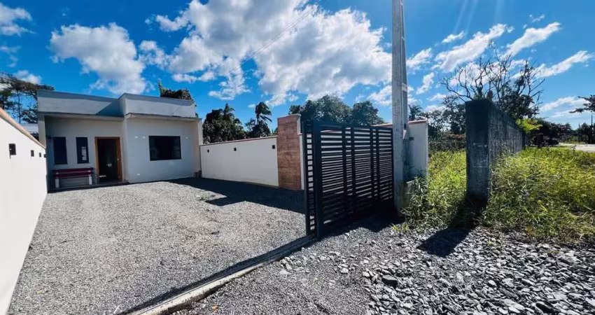 Excelente casa com 03 dormitórios (sendo 01 suíte) na barra do saí!