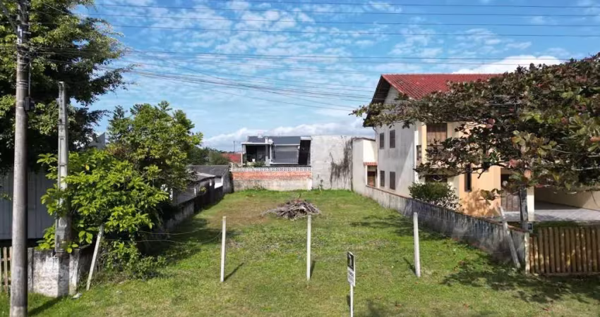 Excelente terreno com 360m² (12x30) á 190 metros da praia!