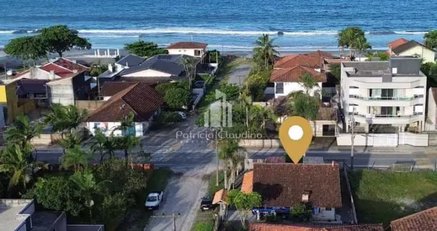 Terreno de esquina medindo 360m² na região central!