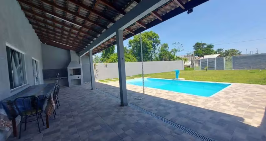 Excelente casa com 05 quartos (01 suíte) + piscina, na barra do sai