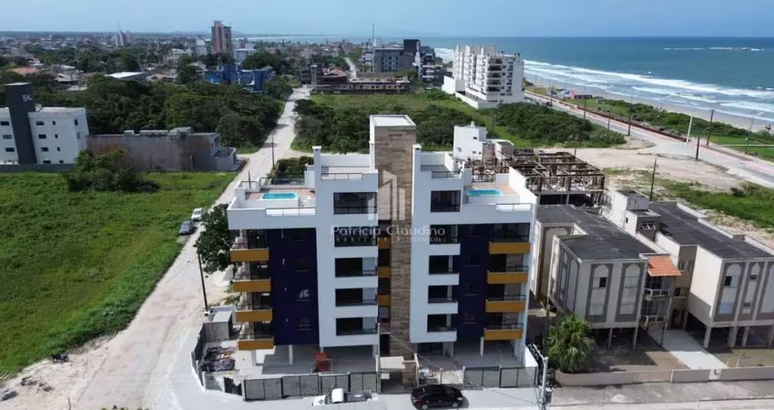 Cobertura triplex a 100 metros da praia, com 04 dormitórios (sendo 02 suítes)