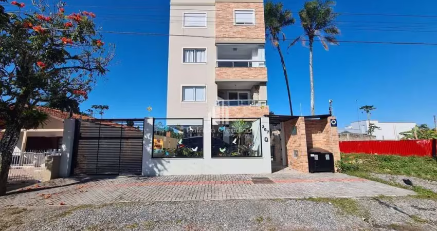 Excelente apartamento com 03 quartos (01 suíte), á poucos metros da praia