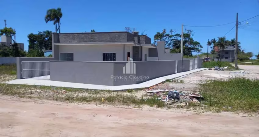 Casa De Esquina, 02 Dormitórios (Sendo 01 Suíte), Com Piscina!