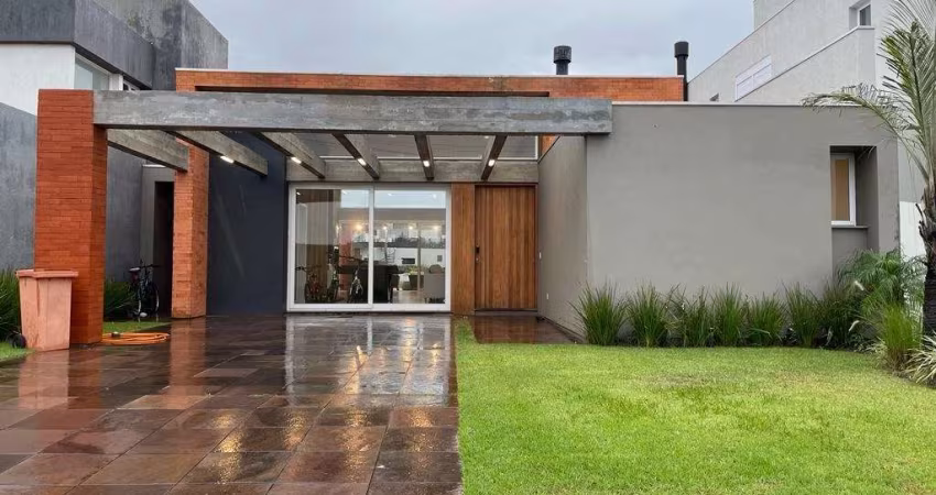 Casa Térrea Beira Lago com Vista Panorâmica e Privacidade no Condomínio Riviera Xangri-La