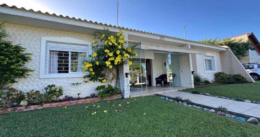Casa em Atlântida, Xangri-lá - Venda com Piscina e Churrasqueira