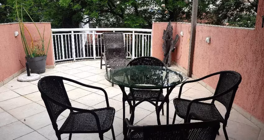 Casa com 03 andares.