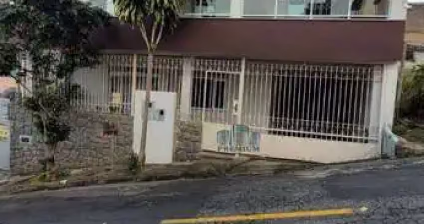 Casa com 3 dormitórios, com terraço e 2 vagas- santo antônio - juiz de fora/mg