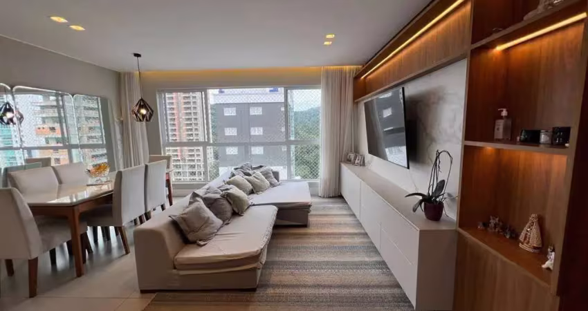 Apartamento no pioneiros a poucos metros do mar c/ 3 suítes e mobilia de alto padrão