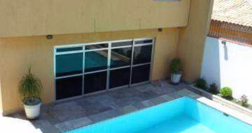 Linda Casa com Piscina no Jardim da Saúde