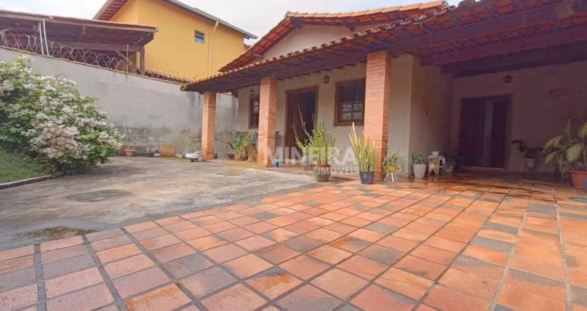 Casa a venda 3 Quartos c/ suíte - 360mt² - Bairro Havaí - BH