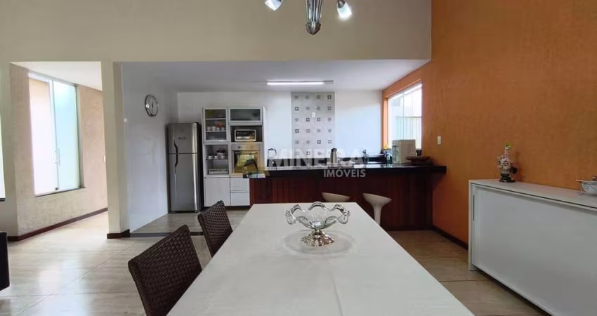 Casa de Condomínio com 3 Quartos e 3 banheiros -  Toda plana - 170 mt² por R$ 1.050.000,00