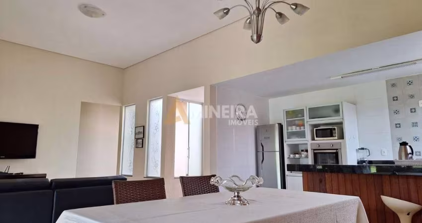 Casa de Condomínio com 3 Quartos e 3 banheiros - 170 mt² (Toda plana) - Terreno 700 mt²