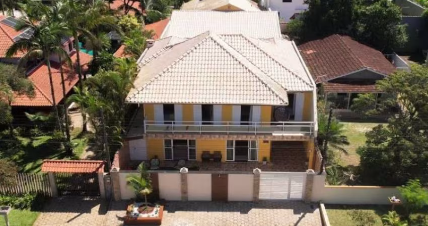 MARAVILHOSO SOBRADO EM ALTO PADRÃO A POUCOS METROS DO MAR!!!!