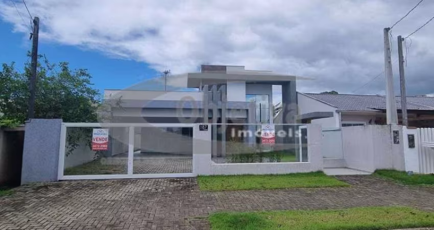 RESIDÊNCIA NOVA CONSTRUÍDA COM ÓTIMO PADRÃO DE ACABAMENTO PERTINHO DO MAR