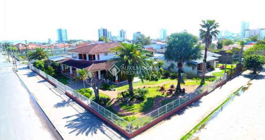Casa com 5 quartos à venda na Atlantica, 2301, Centro, Tramandaí