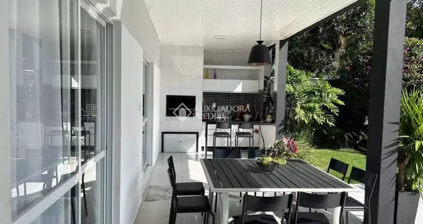 Casa em condomínio fechado com 4 quartos à venda na Rodovia Jornalista Maurício Sirotsky Sobrinho, 5057, Jurerê, Florianópolis