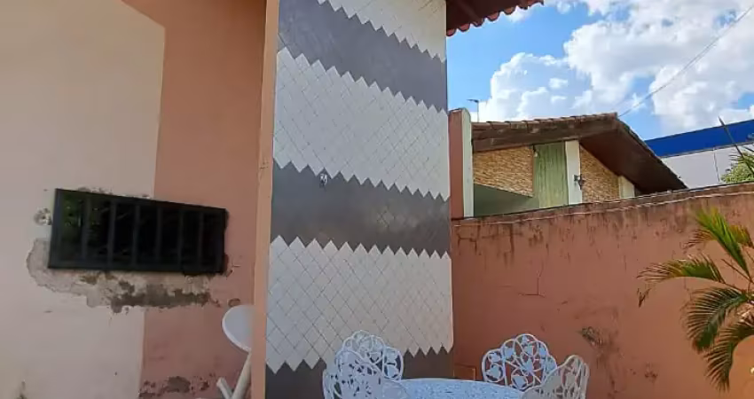 Casa com 3 quartos à venda na Rua Alecrim, 45, São Cristóvão, Teresina