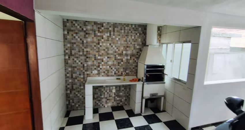 Linda casa no jardim roberto, para locação 2 dormitórios e um escritório com banheiro.