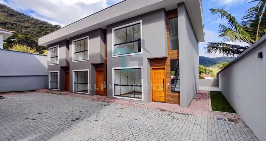 Casa para Venda em Teresópolis, Comary, 3 dormitórios, 2 suítes, 3 banheiros, 2 vagas